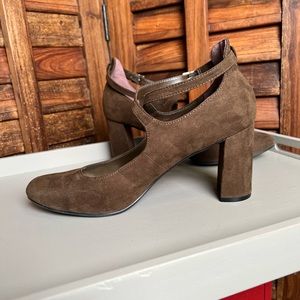 X appeal block heal in faux suade. Size 11. Great fall color ❤️